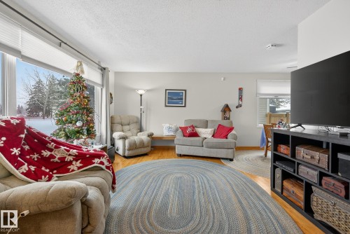 6819 83 Avenue, Edmonton, AB - Indoor Photo Showing Living Room