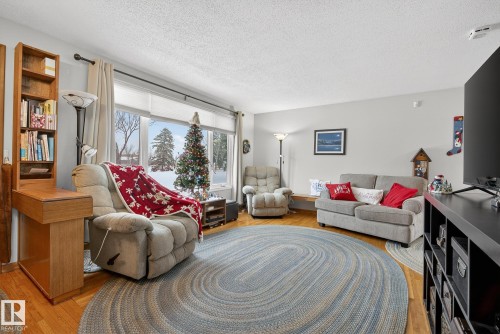 6819 83 Avenue, Edmonton, AB - Indoor Photo Showing Living Room