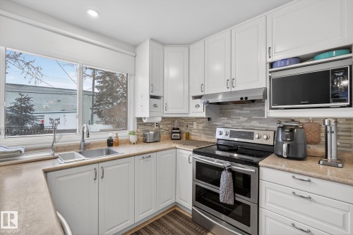 6819 83 Avenue, Edmonton, AB - Indoor Photo Showing Kitchen