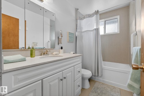 6819 83 Avenue, Edmonton, AB - Indoor Photo Showing Bathroom
