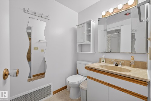 6819 83 Avenue, Edmonton, AB - Indoor Photo Showing Bathroom