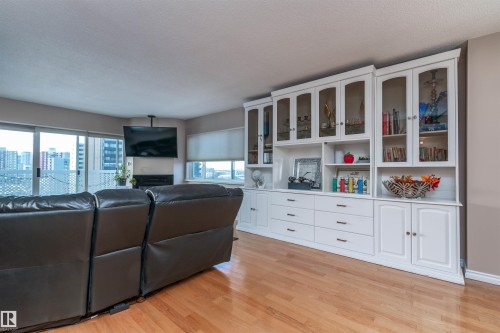 1105 10130 114 Street, Edmonton, AB - Indoor Photo Showing Living Room