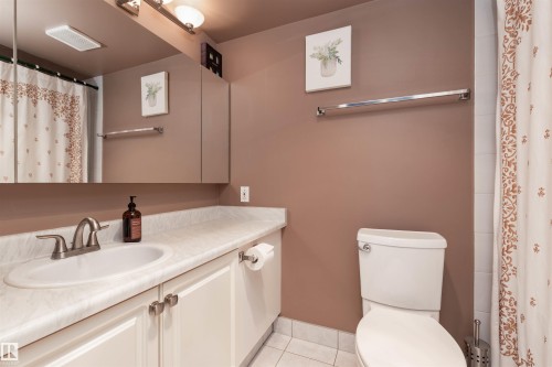 1105 10130 114 Street, Edmonton, AB - Indoor Photo Showing Bathroom