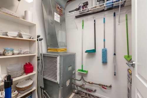 1105 10130 114 Street, Edmonton, AB - Indoor