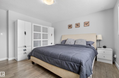 5604 91 Avenue, Edmonton, AB - Indoor Photo Showing Bedroom