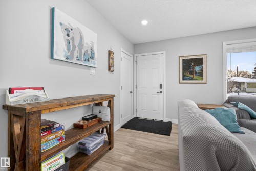 5604 91 Avenue, Edmonton, AB - Indoor Photo Showing Bedroom