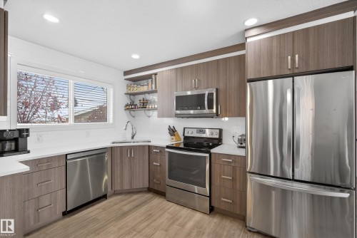 5604 91 Avenue, Edmonton, AB - Indoor Photo Showing Kitchen