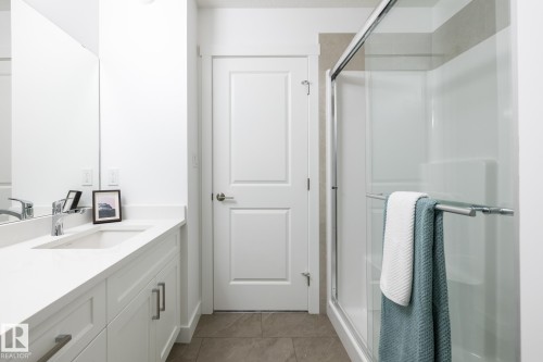 15643 2 Street, Edmonton, AB - Indoor Photo Showing Bathroom