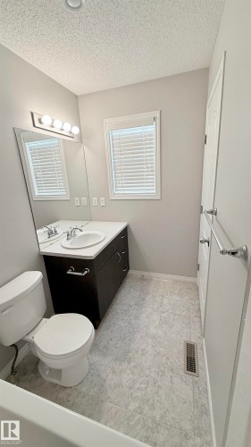17023 38 Street, Edmonton, AB - Indoor Photo Showing Bathroom