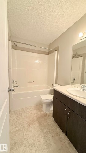 17023 38 Street, Edmonton, AB - Indoor Photo Showing Bathroom