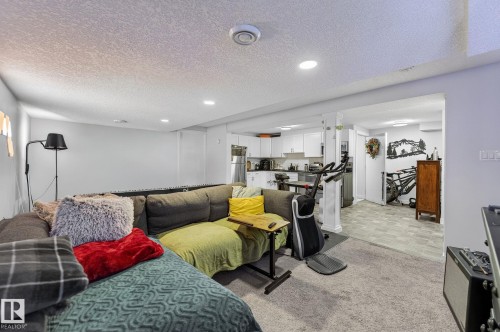 3740 63 Street Nw, Edmonton, AB - Indoor