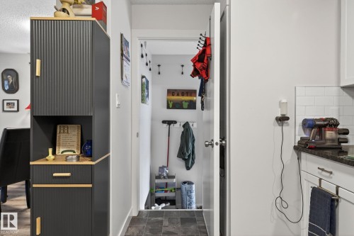 3740 63 Street Nw, Edmonton, AB - Indoor