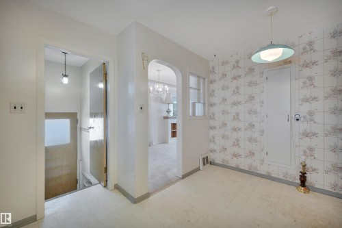 11423 112 Avenue, Edmonton, AB - Indoor Photo Showing Other Room