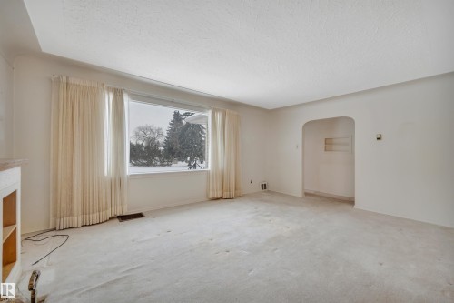 11423 112 Avenue, Edmonton, AB - Indoor