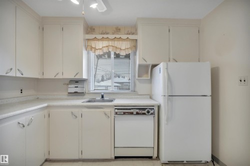 11423 112 Avenue, Edmonton, AB - Indoor Photo Showing Kitchen