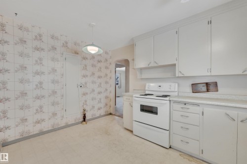 11423 112 Avenue, Edmonton, AB - Indoor Photo Showing Kitchen