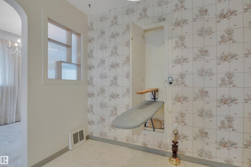 11423 112 Avenue, Edmonton, AB - Indoor Photo Showing Bathroom