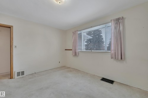11423 112 Avenue, Edmonton, AB - Indoor Photo Showing Other Room