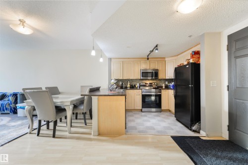 307 6315 135 Avenue, Edmonton, AB - Indoor Photo Showing Kitchen