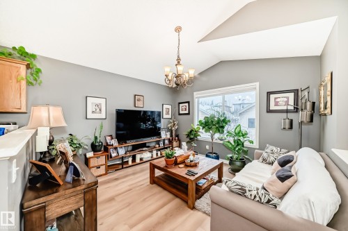 3030 Trelle Crescent, Edmonton, AB - Indoor Photo Showing Living Room