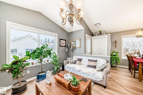 3030 Trelle Crescent, Edmonton, AB - Indoor Photo Showing Living Room