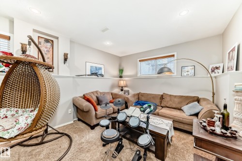 3030 Trelle Crescent, Edmonton, AB - Indoor Photo Showing Living Room