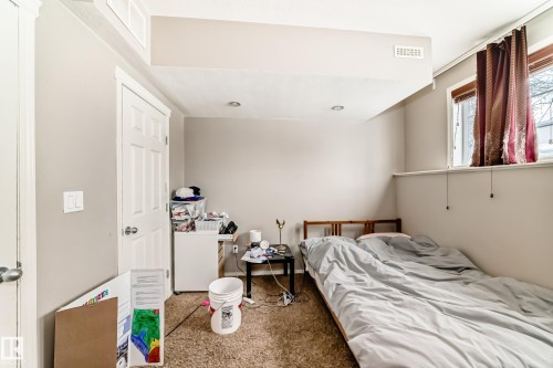 3030 Trelle Crescent, Edmonton, AB - Indoor Photo Showing Bedroom
