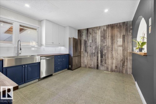 28 Afton Crescent, St. Albert, AB - Indoor Photo Showing Kitchen With Stainless Steel Kitchen With Double Sink
