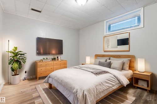 7104 95 Avenue, Edmonton, AB - Indoor Photo Showing Bedroom