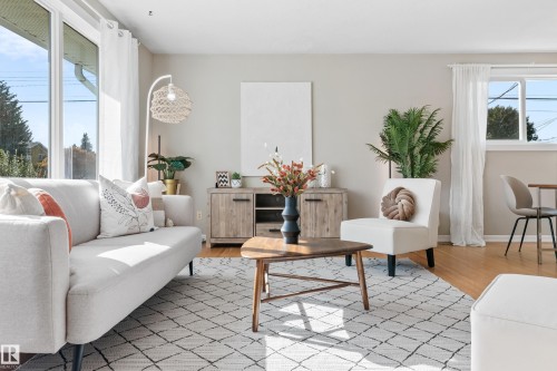 7104 95 Avenue, Edmonton, AB - Indoor Photo Showing Living Room