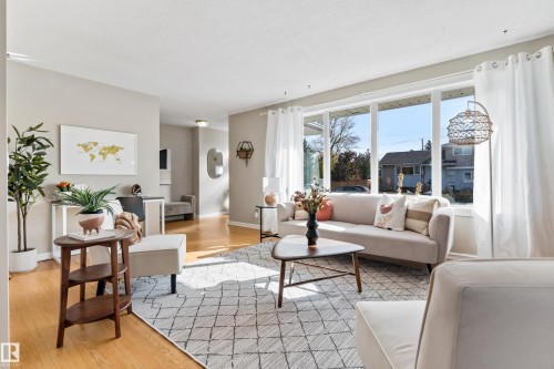 7104 95 Avenue, Edmonton, AB - Indoor Photo Showing Living Room
