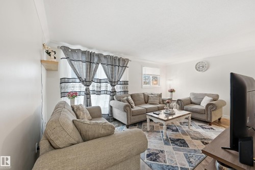 306 10811 115 Street, Edmonton, AB - Indoor Photo Showing Living Room