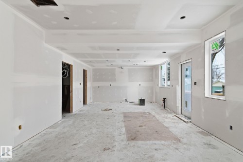 11323 106 St, Edmonton, AB - Indoor Photo Showing Other Room