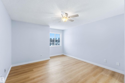 Spare room with light wood-type flooring, a textured ceiling, and ceiling fan - 115 Deer Ridge Drive, St. Albert, AB - Indoor Photo Showing Other Room