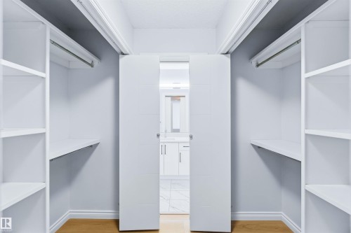 Walk in closet with light wood-type flooring and a sink - 115 Deer Ridge Drive, St. Albert, AB - Indoor With Storage