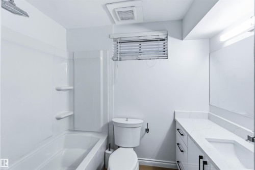 Full bathroom featuring vanity and shower / tub combination - 115 Deer Ridge Drive, St. Albert, AB - Indoor Photo Showing Bathroom