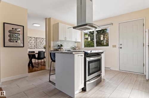 7203 93 Avenue, Edmonton, AB - Indoor Photo Showing Kitchen