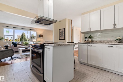 7203 93 Avenue, Edmonton, AB - Indoor Photo Showing Kitchen