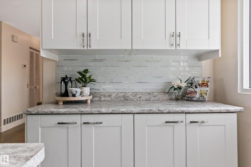 7203 93 Avenue, Edmonton, AB - Indoor Photo Showing Kitchen