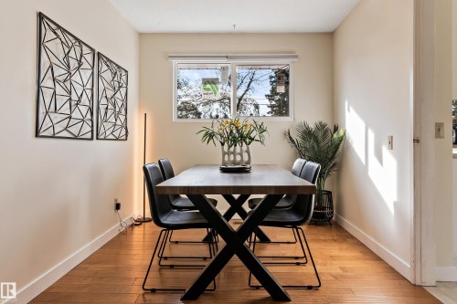 7203 93 Avenue, Edmonton, AB - Indoor Photo Showing Dining Room