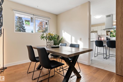 7203 93 Avenue, Edmonton, AB - Indoor Photo Showing Dining Room