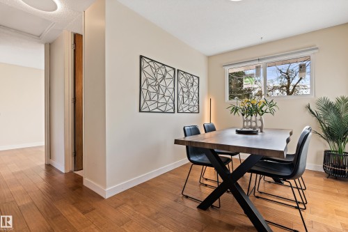 7203 93 Avenue, Edmonton, AB - Indoor Photo Showing Dining Room
