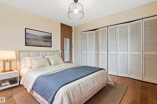 7203 93 Avenue, Edmonton, AB - Indoor Photo Showing Bedroom