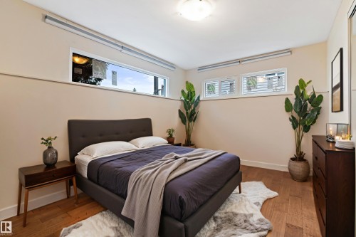 7203 93 Avenue, Edmonton, AB - Indoor Photo Showing Bedroom