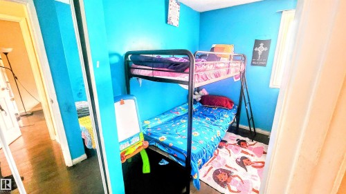 704 Abbottsfield Road, Edmonton, AB - Indoor Photo Showing Bedroom