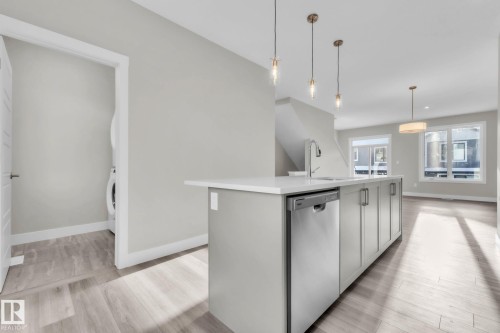 15 6905 25 Avenue, Edmonton, AB - Indoor Photo Showing Kitchen With Upgraded Kitchen