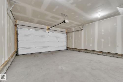 15 6905 25 Avenue, Edmonton, AB - Indoor Photo Showing Garage