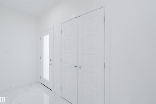 933 19 Avenue, Edmonton, AB - Indoor Photo Showing Other Room