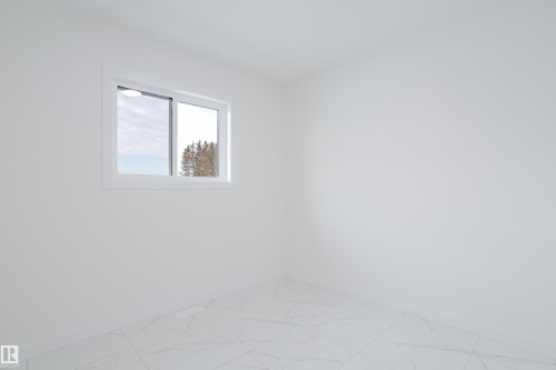 933 19 Avenue, Edmonton, AB - Indoor Photo Showing Other Room