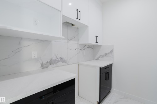 933 19 Avenue, Edmonton, AB - Indoor